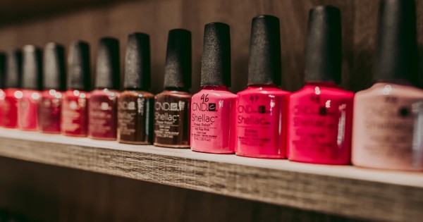 Tiệm nails cần tìm thợ nữ PHỤ và CHÍNH (ưu tiên thợ biết nối mi hoặc tiếng)