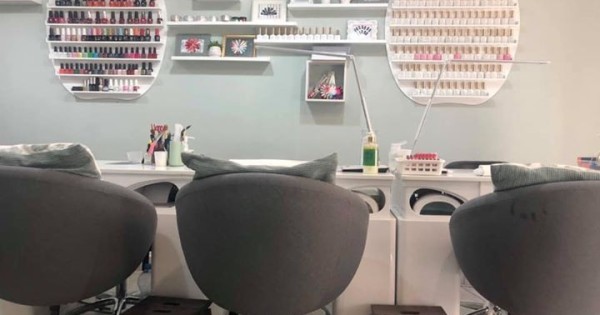 Tiệm nails trung tâm praha 1 cần nhượng