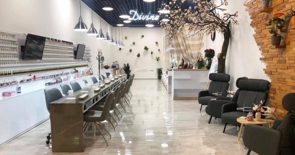 Công ty Divine cần tuyển 2 vị trí lễ tân cho 2 tiệm nails tại tp BRNO