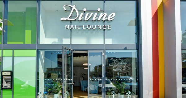 Công ty Divine cần tuyển 2 vị trí lễ tân cho 2 tiệm nails tại tp BRNO