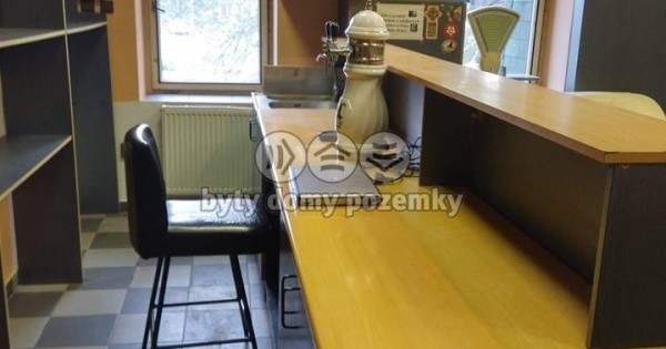Bán bất động sản, cửa hàng (làm pot), chủ tư nhân, 239 m2, Prostějov