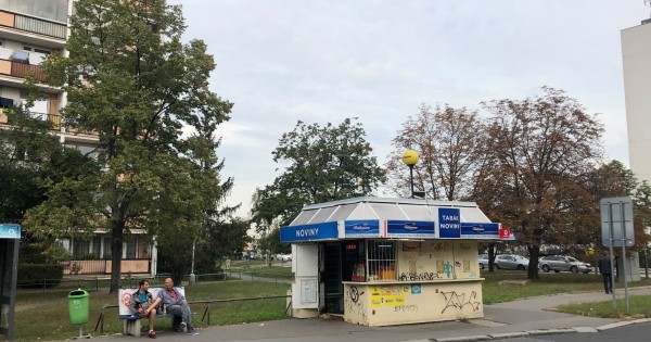 Bán quầy bán hàng trên phố chính, ngay ngã tư khu dân cư Praha 4