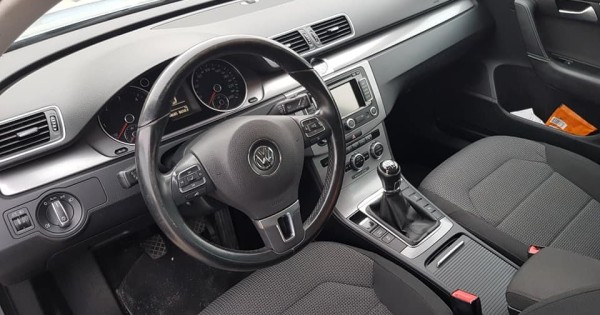 Bán xe Volkswagen passat 2.0TDI 103kw sx 2014 18.000km