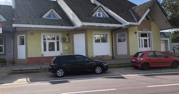 Bán một cửa hàng potraviny và tiệm nail đã bau đẹp và dc cấp phép