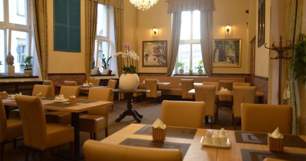 Restaurant Maison Viet thành phố Olomouc cần tuyển nam phụ bếp