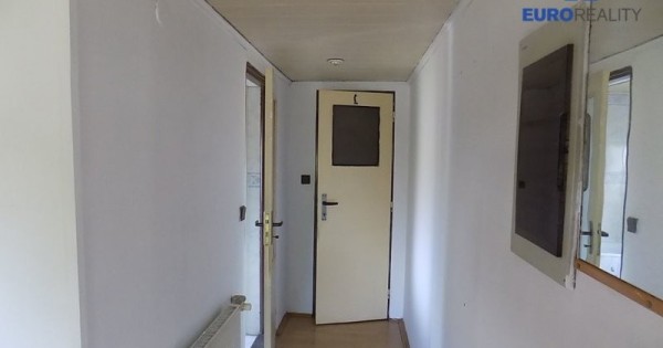 Bán nhà barak của tây 2+1 ở vùng Lysa nad Labem,  976m2 có vườn