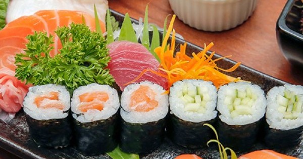 Quán cách praha 130km cần tìm thợ quấn sushi và biết đồ nóng