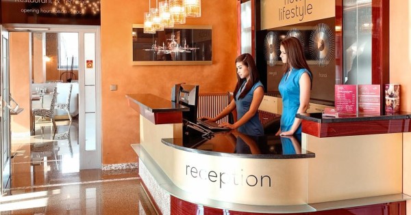 Khách sạn lifestyle trước chợ Sapa tìm 1 nhân viên lễ tân