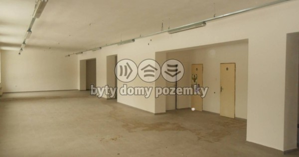 Bán BĐS trên ở dưới bán hàng, chủ tư nhân 507m2, Dvorce u Bruntálu