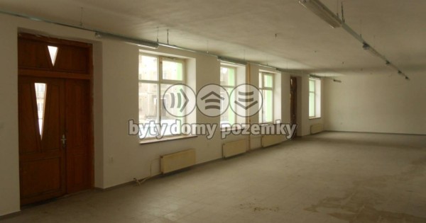 Bán BĐS trên ở dưới bán hàng, chủ tư nhân 507m2, Dvorce u Bruntálu