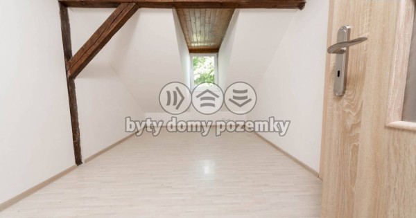 Bán bất động sản, trên ở dưới cửa hàng 327m2 tại Tuchlovice - Kladno