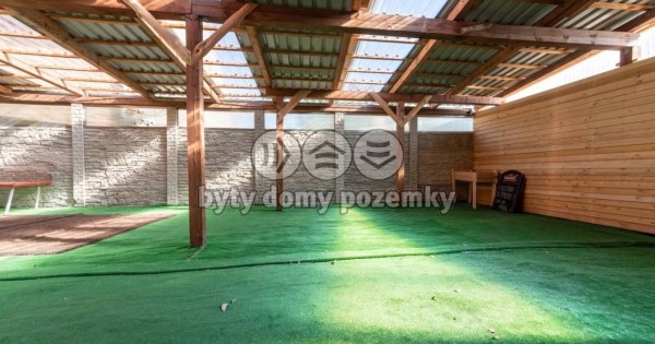 Bán bất động sản, trên ở dưới cửa hàng 327m2 tại Tuchlovice - Kladno