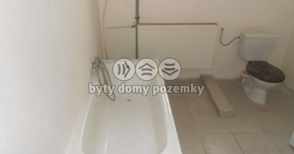 Bán BĐS trên ở dưới bán hàng, chủ tư nhân 507m2, Dvorce u Bruntálu