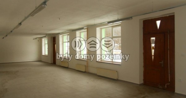 Bán BĐS trên ở dưới bán hàng, chủ tư nhân 507m2, Dvorce u Bruntálu