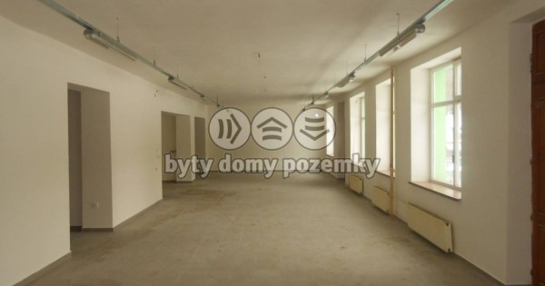 Bán BĐS trên ở dưới bán hàng, chủ tư nhân 507m2, Dvorce u Bruntálu