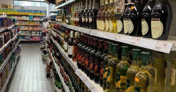 Sang nhượng Potraviny 180m2 / kho 90m2 tại Hostinné