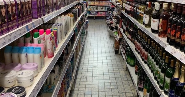 Sang nhượng Potraviny 180m2 / kho 90m2 tại Hostinné