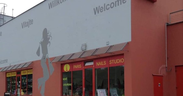 Muốn nhượng lại tiệm nail ở Penny Prachatice , cạnh bến bus và ga tàu