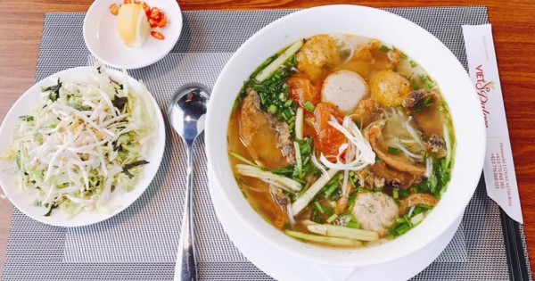 Nhà hàng Việt Palace Brno cần tuyển thêm 2 nhân viên bar