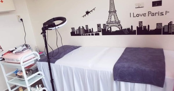 Muốn nhượng lại tiệm nail ở Penny Prachatice , cạnh bến bus và ga tàu