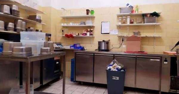 Sang nhượng quán ăn DT 460m2, 2 tầng ở Karlín, Praha 8