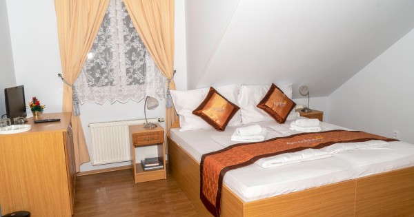 Nhà nghỉ Sunshine Pension ngay tại trung tâm TP Karlovy Vary