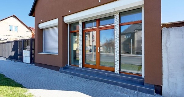 Cho thuê cửa hàng 150m2 mặt đường Libušská ngay gần chợ Sapa