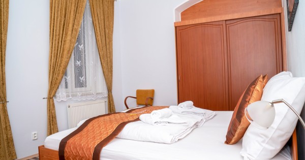 Nhà nghỉ Sunshine Pension ngay tại trung tâm TP Karlovy Vary