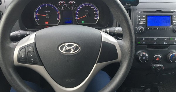 Cần bán xe Hyundai I30 CW đời 12/2010 / 189 000 km, xe dầu