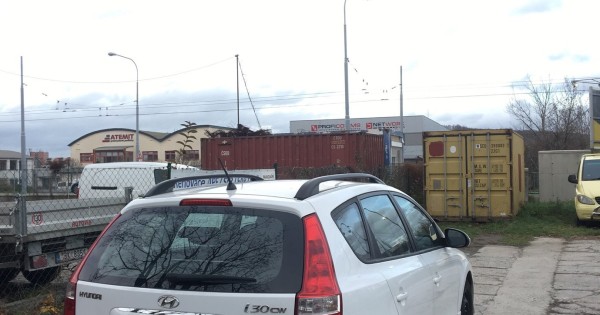 Cần bán xe Hyundai I30 CW đời 12/2010 / 189 000 km, xe dầu