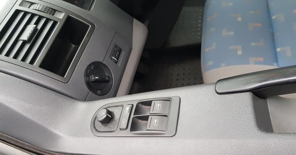 Bán xe Volkswagen Caravelle 2.5, 96kw loại LONG 8 ghế