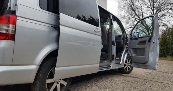 Bán xe Volkswagen Caravelle 2.5, 96kw loại LONG 8 ghế