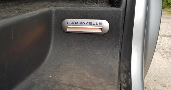 Bán xe Volkswagen Caravelle 2.5, 96kw loại LONG 8 ghế