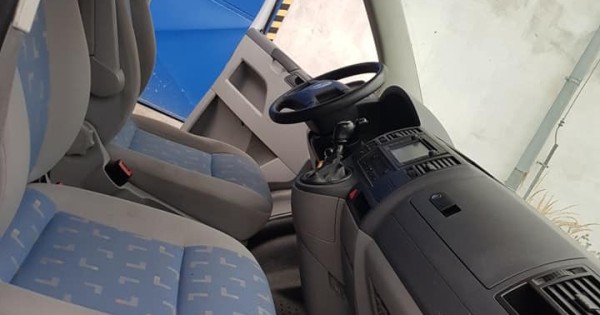 Bán xe Volkswagen Caravelle 2.5, 96kw loại LONG 8 ghế