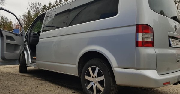 Bán xe Volkswagen Caravelle 2.5, 96kw loại LONG 8 ghế