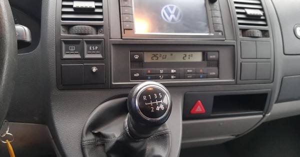 Bán xe Volkswagen Caravelle 2.5, 96kw loại LONG 8 ghế