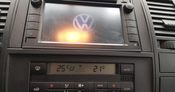 Bán xe Volkswagen Caravelle 2.5, 96kw loại LONG 8 ghế