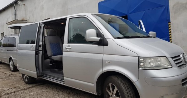 Bán xe Volkswagen Caravelle 2.5, 96kw loại LONG 8 ghế