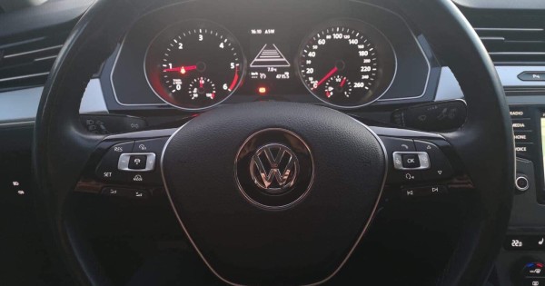 Bán xe Volkswagen Passat đời 2017 đầu 2018, 4x4, chạy diesel, 110KW, 75000km
