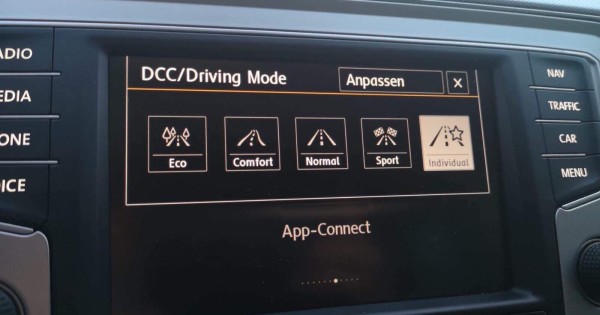 Bán xe Volkswagen Passat đời 2017 đầu 2018, 4x4, chạy diesel, 110KW, 75000km