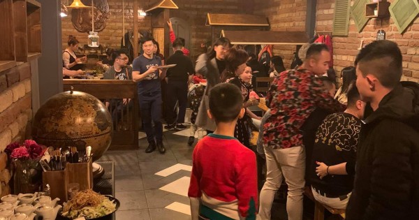 DuHa sushi tìm 2 bồi bàn làm full time làm lâu dài