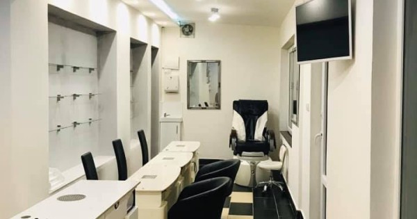 Cần cho thuê tiệm Nails tại cửa khẩu Đức sát thành phố 25.000 dân