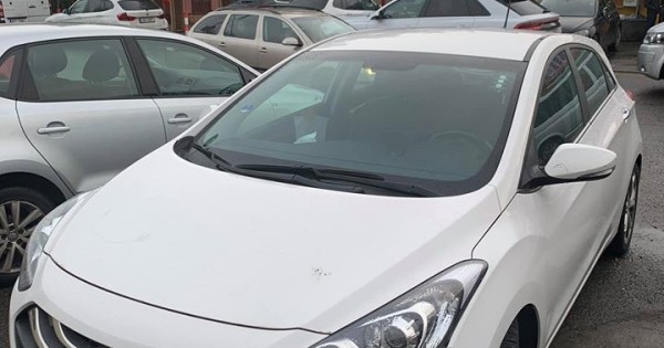 Bán xe Hyundai i30 đời 2014 mới chạy 54 nghìn km, số tự động, camera lùi