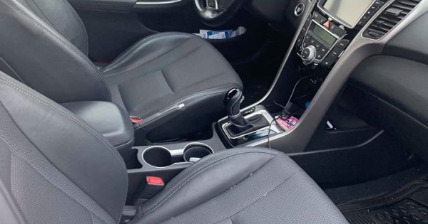 Bán xe Hyundai i30 đời 2014 mới chạy 54 nghìn km, số tự động, camera lùi