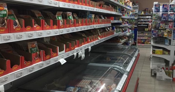 Nhượng lại potraviny dt bán hàng 120m,najem 8k+600 tiền nước