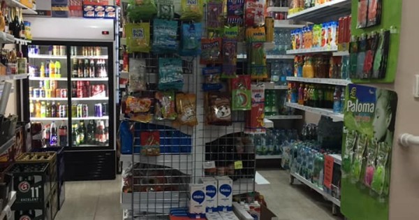 Nhượng lại potraviny dt bán hàng 120m,najem 8k+600 tiền nước