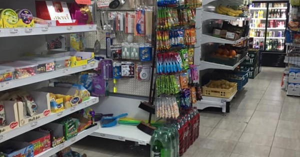 Nhượng lại potraviny dt bán hàng 120m,najem 8k+600 tiền nước