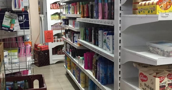 Nhượng lại potraviny dt bán hàng 120m,najem 8k+600 tiền nước