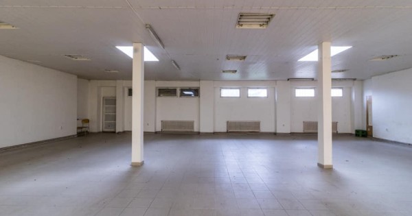 Cần sang nhượng của hàng rộng 450m2 ở quảng trường Hranice Morava