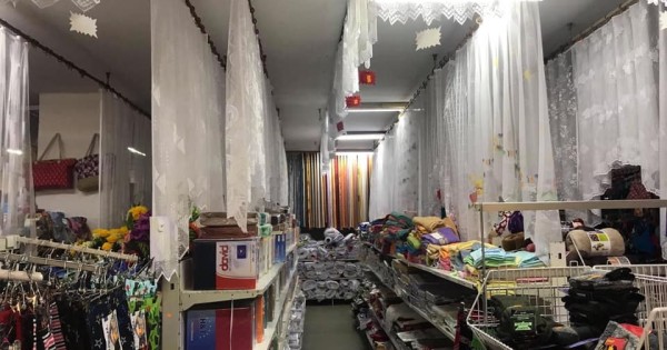 Nhượng lại cửa hàng rộng 500m2 có nhà ở bên trong tại